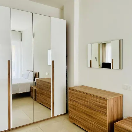 Modern Near With Elevator And Air Conditioning アパート *