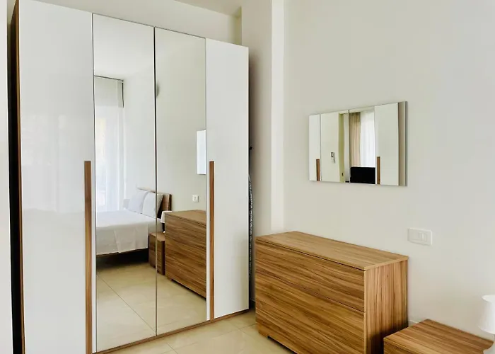 Modern Near With Elevator And Air Conditioning アパート *