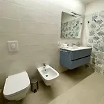 Modern Near With Elevator And Air Conditioning Apartment Como