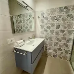 Apartment Modern Near With Elevator And Air Conditioning