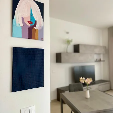 Modern Near With Elevator And Air Conditioning * Комо