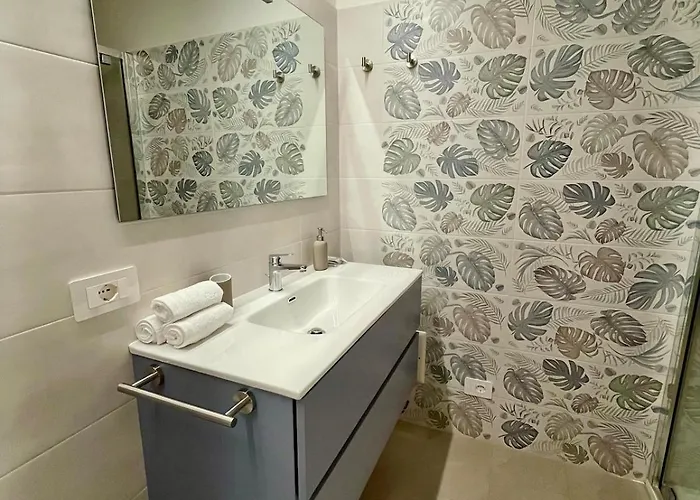 Апартаменты Modern Near With Elevator And Air Conditioning