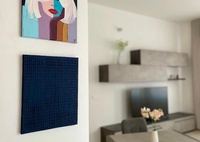 Modern Near With Elevator And Air Conditioning * Комо