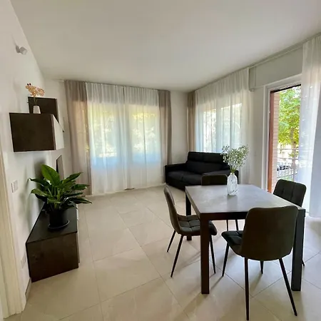 Modern Near With Elevator And Air Conditioning Apartment