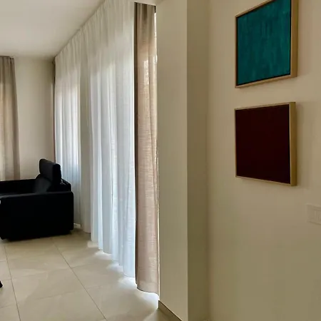 公寓 Modern Near With Elevator And Air Conditioning