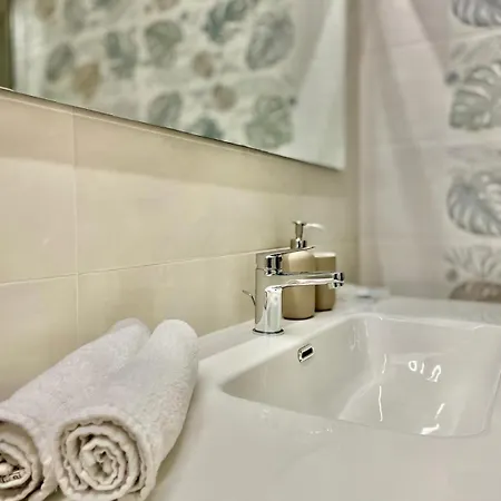 Modern Near With Elevator And Air Conditioning * 科莫