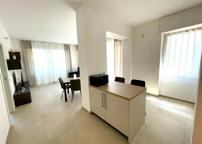 Modern Near With Elevator And Air Conditioning 公寓 科莫