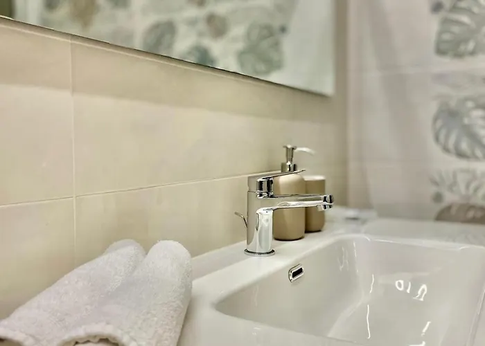 Modern Near With Elevator And Air Conditioning * 科莫